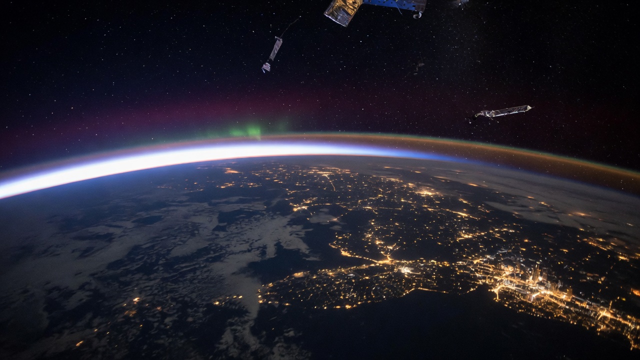 Earth curvature from low Earth orbit